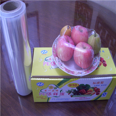 Cling film roll with fresh fruit