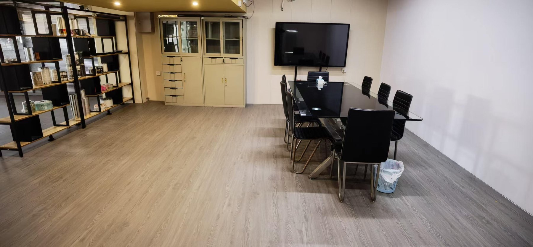 Office and meeting area